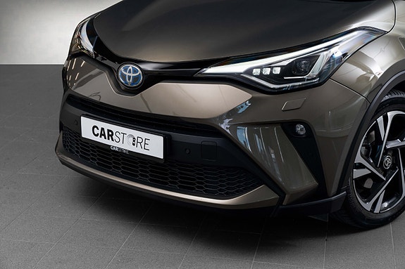Toyota C-HR 2 of 25