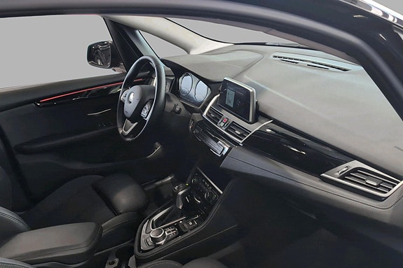 BMW 225xe 13 of 15