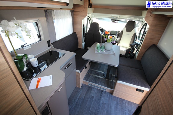 Weinsberg CARASUITE 700 DX 15 of 24