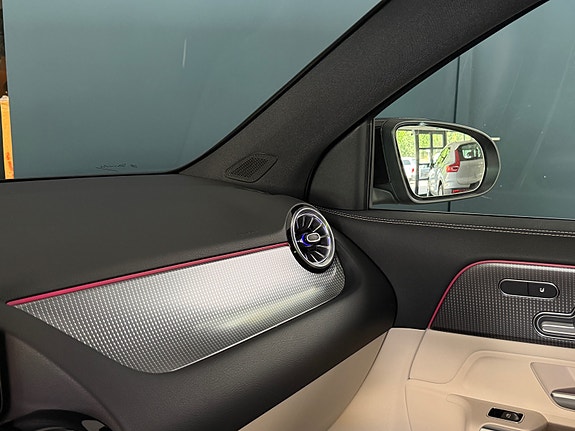 Mercedes-Benz EQA300 23 of 30