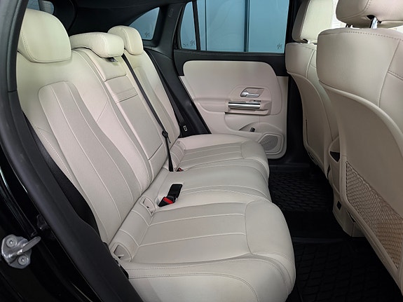 Mercedes-Benz EQA300 18 of 30
