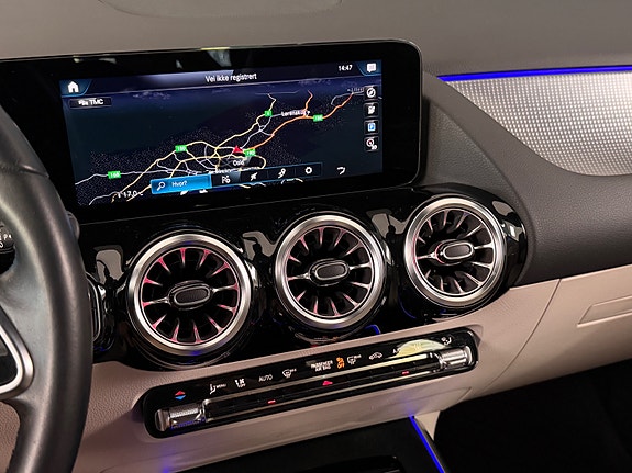 Mercedes-Benz EQA300 25 of 30