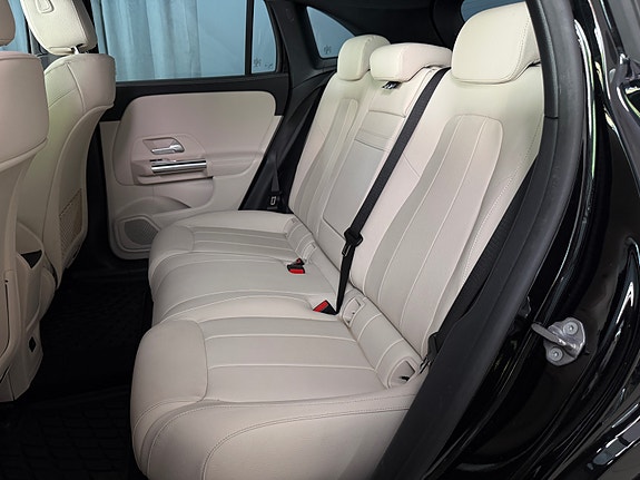 Mercedes-Benz EQA300 17 of 30