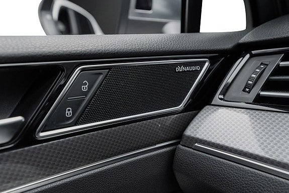 Volkswagen Passat Alltrack 21 of 26