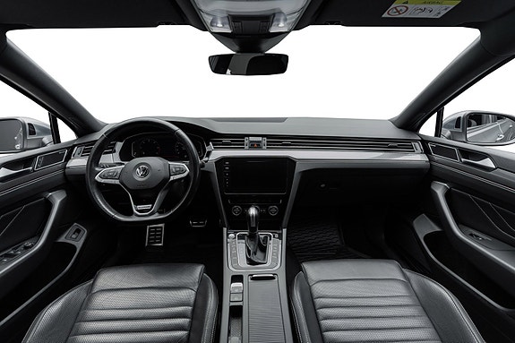 Volkswagen Passat Alltrack 12 of 26