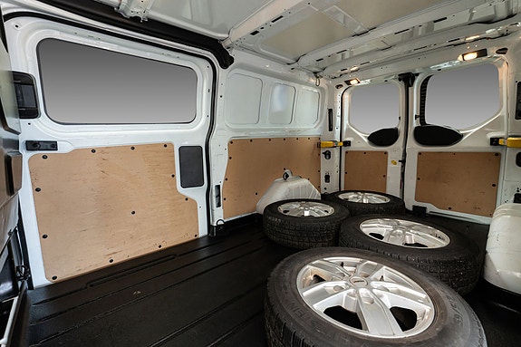 Ford Transit Custom 22 of 25