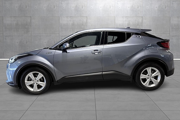 Toyota C-HR 2 of 19