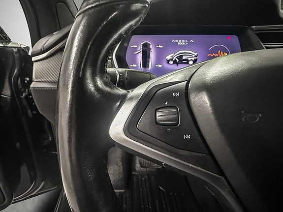 Tesla Model X 14 of 27