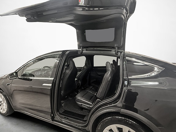 Tesla Model X 18 of 27