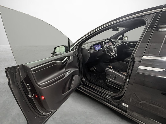 Tesla Model X 9 of 27