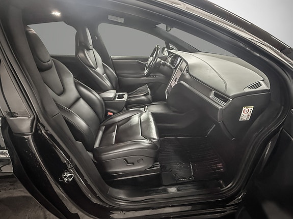 Tesla Model X 17 of 27