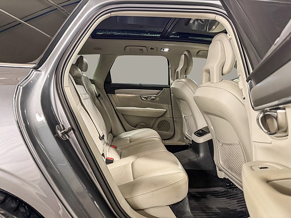 Volvo V90 22 of 28