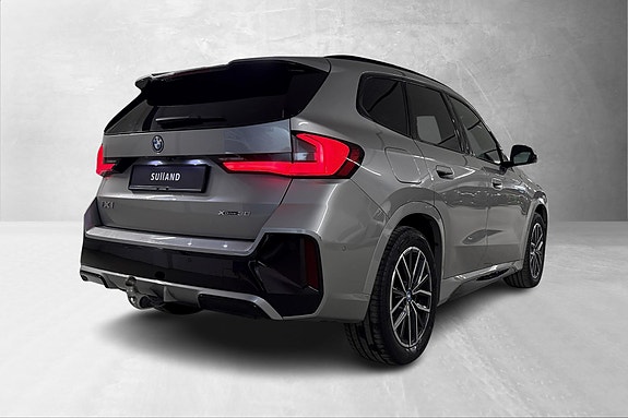BMW iX1 5 of 25