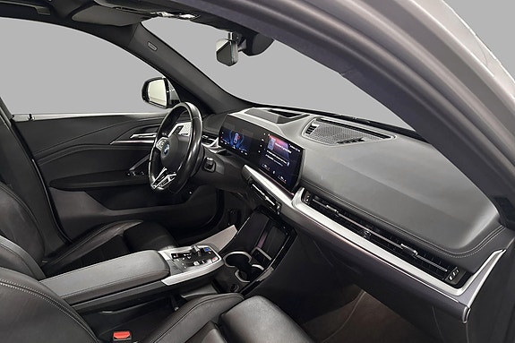 BMW iX1 16 of 25
