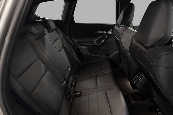 BMW iX1 18 of 25