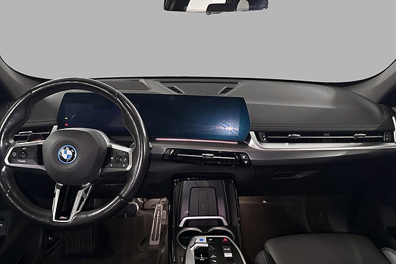 BMW iX1 10 of 25