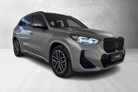 BMW iX1 7 of 25