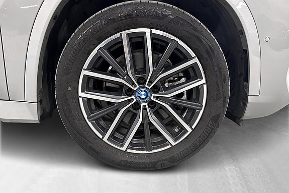 BMW iX1 21 of 25