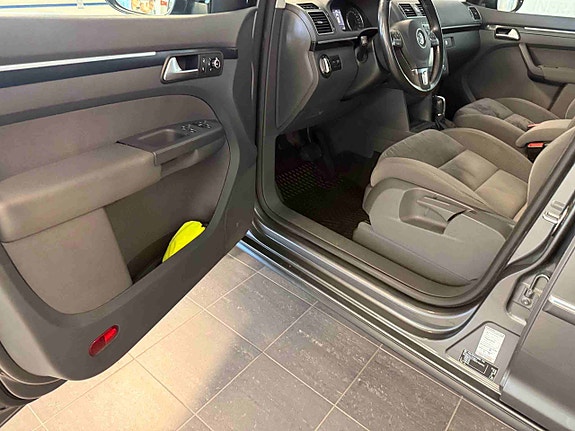 Volkswagen Touran 18 of 30