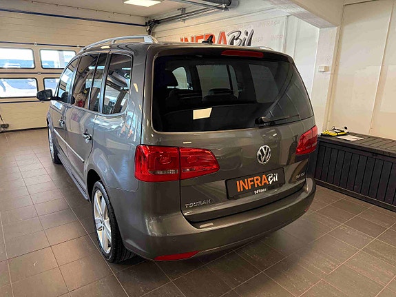 Volkswagen Touran 5 of 30