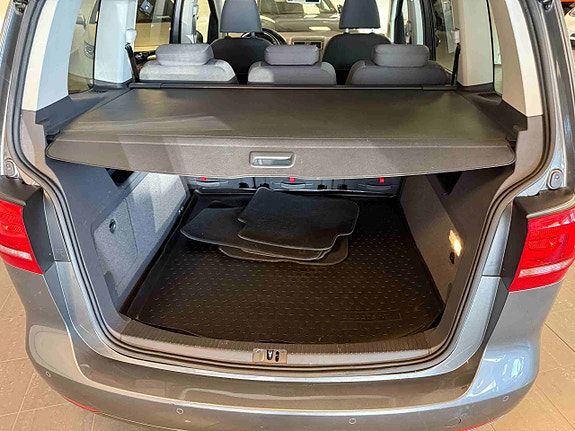 Volkswagen Touran 30 of 30