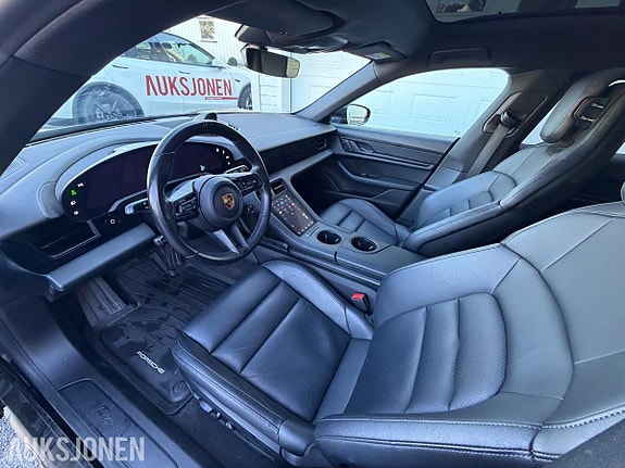 Porsche Taycan 9 of 17