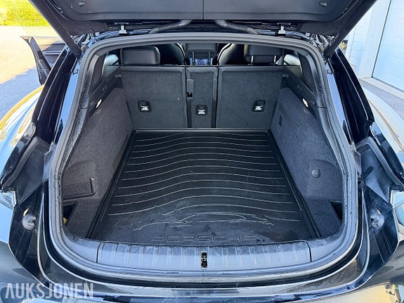 Porsche Taycan 12 of 17