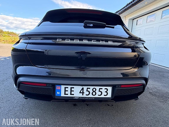 Porsche Taycan 6 of 17