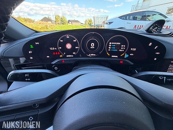 Porsche Taycan 10 of 17