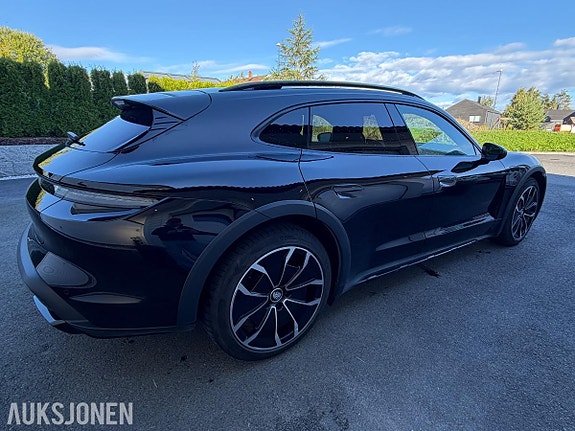 Porsche Taycan 4 of 17