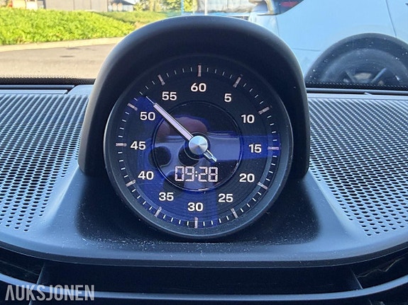 Porsche Taycan 14 of 17
