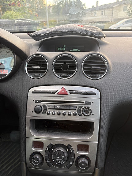 Peugeot 308 6 of 17