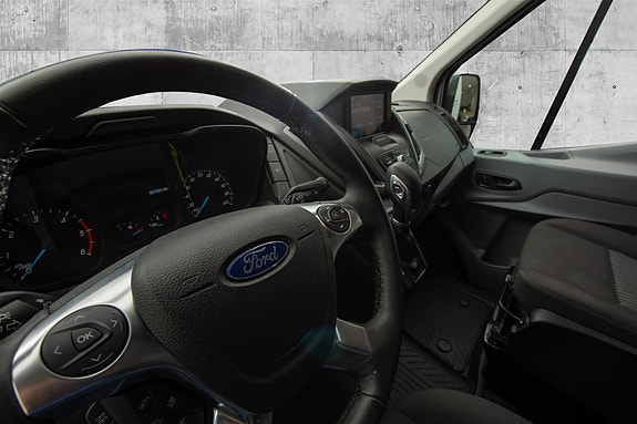 Ford Transit 10 of 17