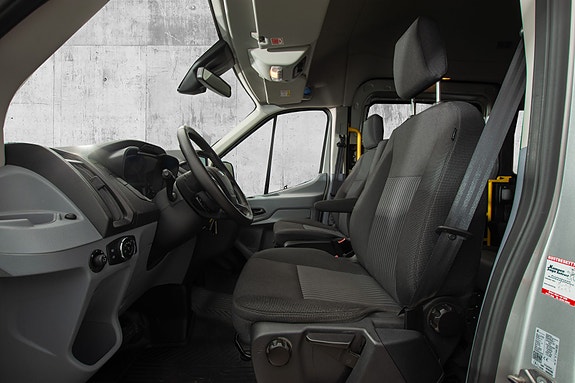 Ford Transit 8 of 17