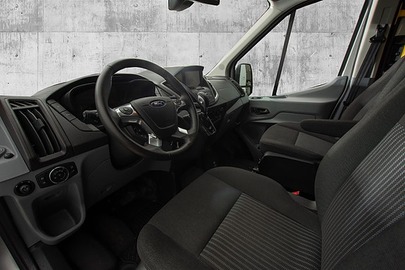 Ford Transit 9 of 17
