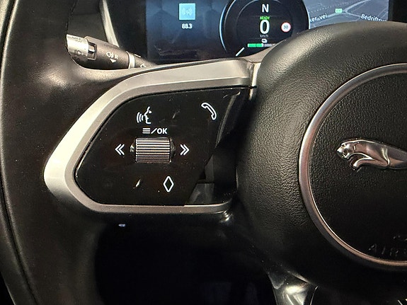 Jaguar I-PACE 17 of 25