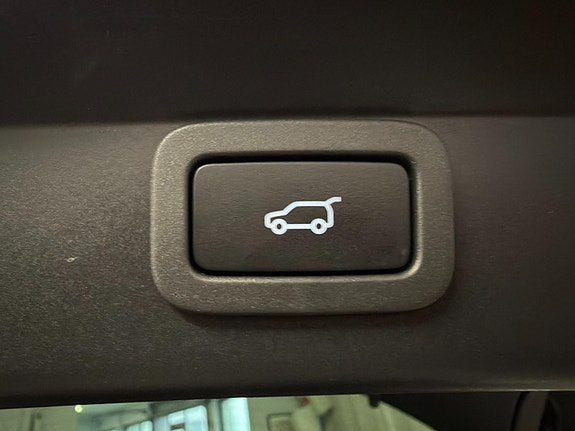 Jaguar I-PACE 9 of 25