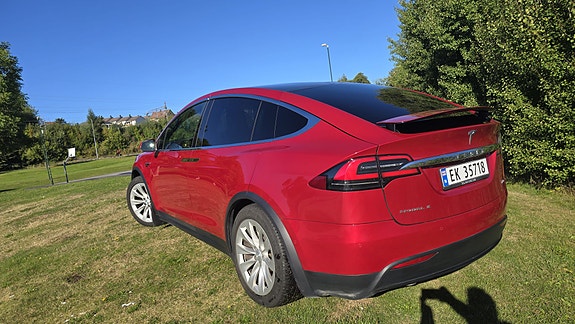 Tesla Model X 21 of 30