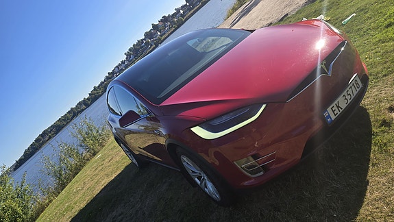 Tesla Model X 18 of 30