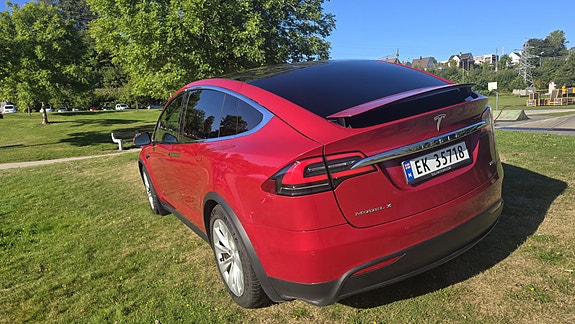 Tesla Model X 16 of 30