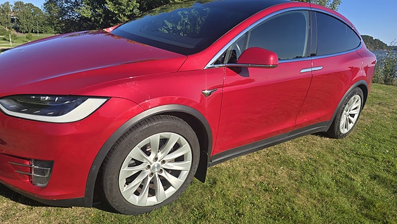 Tesla Model X 14 of 30
