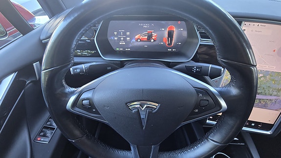 Tesla Model X 7 of 30