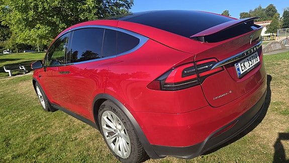 Tesla Model X 15 of 30