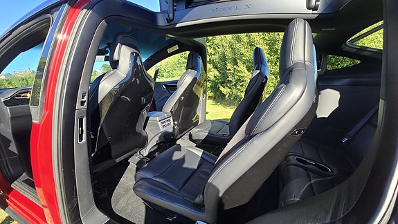 Tesla Model X 24 of 30