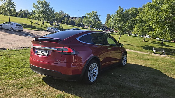 Tesla Model X 17 of 30