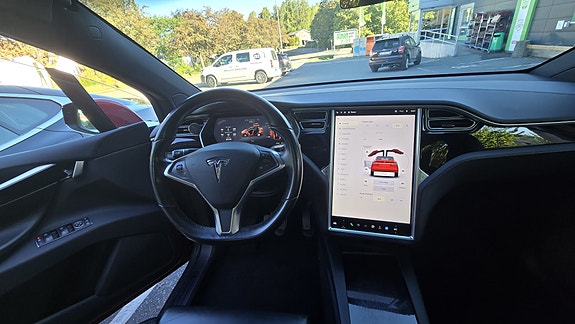 Tesla Model X 8 of 30