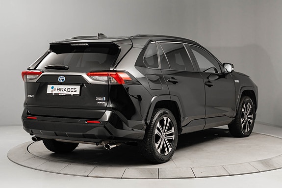 Toyota RAV4 4 of 28