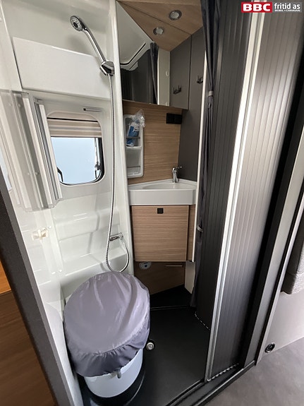 Malibu Relax 640 LE XR / 2027-modell / Stort lasterom / El senkeseng / NYHET / Innbytte 16 of 27