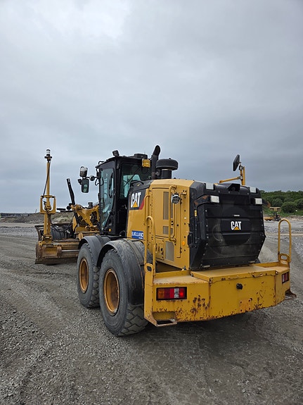 Cat 140m 5 of 7