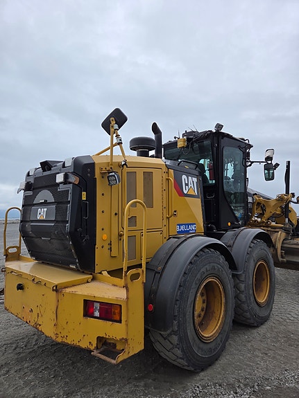 Cat 140m 6 of 7